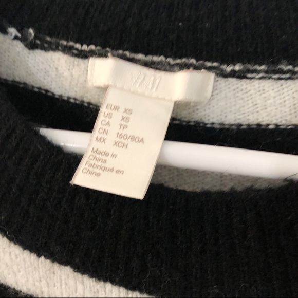 H&M black and white strap sweater - Picture 4 of 6